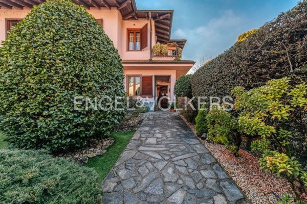 casa indipendente in vendita a Parabiago
