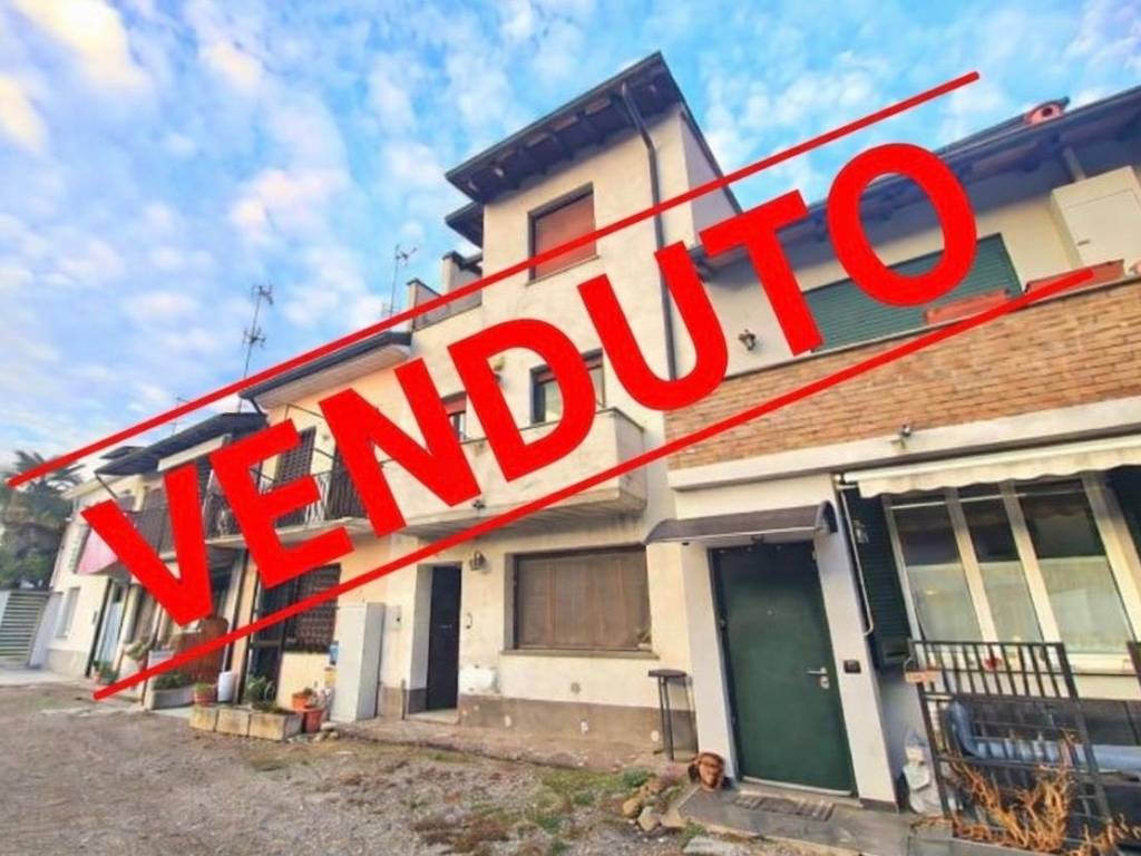 casa indipendente in vendita a Parabiago