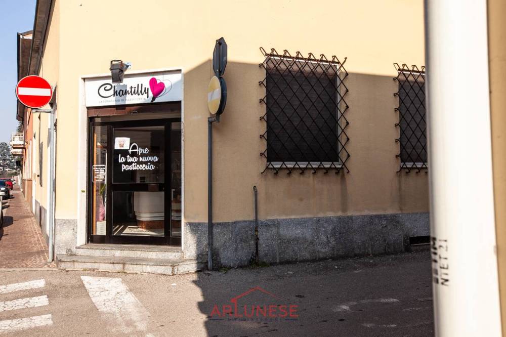 locale commerciale in vendita a Parabiago