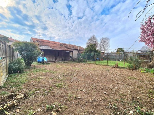 casale in vendita a Parabiago