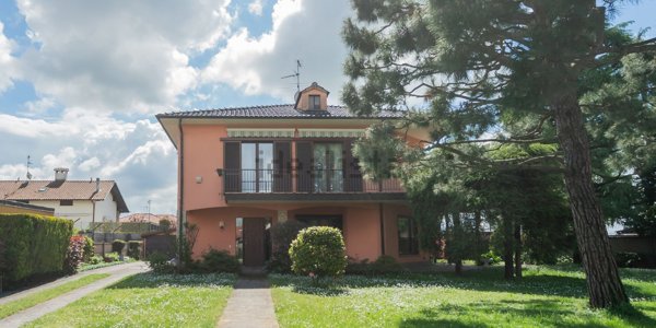 casa indipendente in vendita a Parabiago