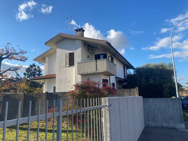 casa indipendente in vendita a Parabiago