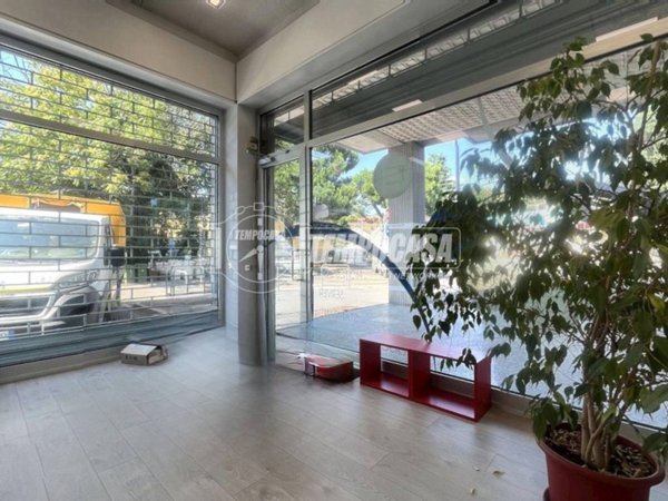 negozio in vendita a Parabiago