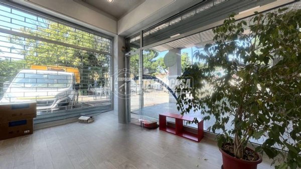 negozio in vendita a Parabiago