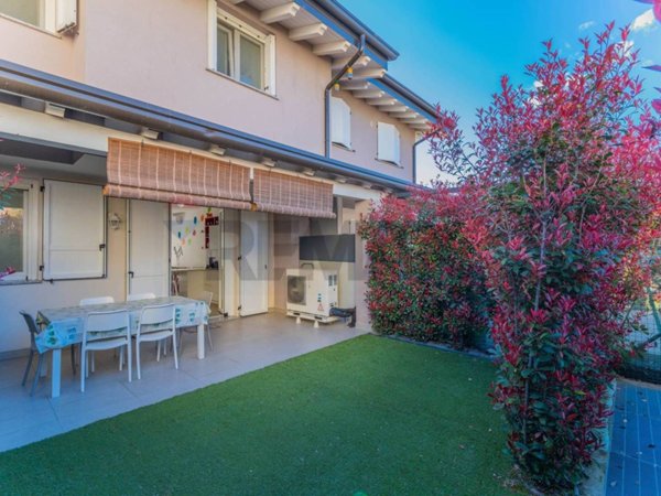 casa indipendente in vendita a Parabiago