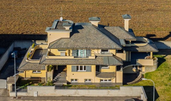 casa indipendente in vendita a Parabiago