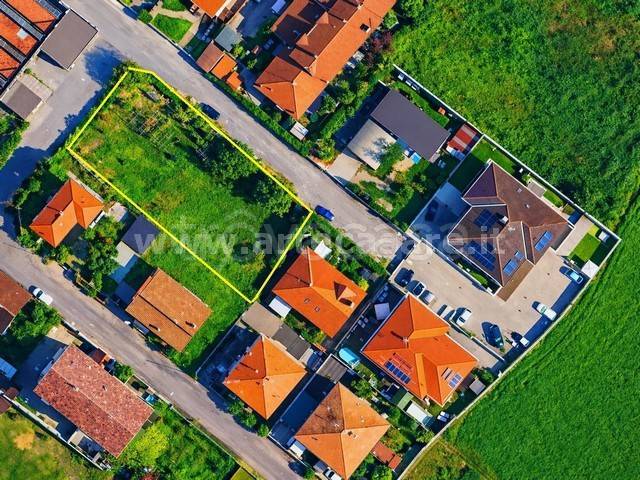 terreno edificabile in vendita a Parabiago