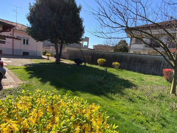 casa indipendente in vendita a Parabiago