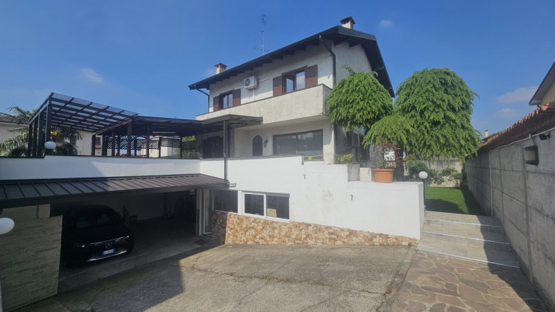 casa indipendente in vendita a Parabiago