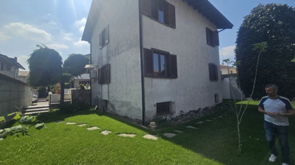 casa indipendente in vendita a Parabiago