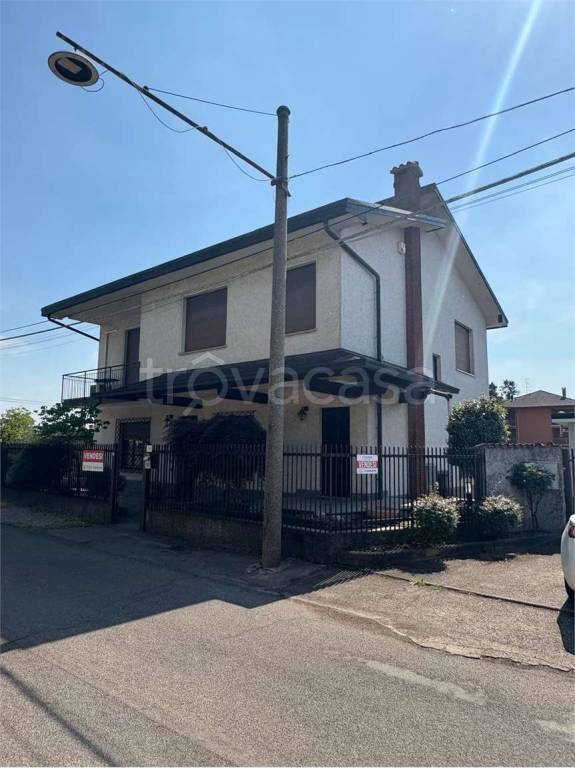 casa indipendente in vendita a Parabiago