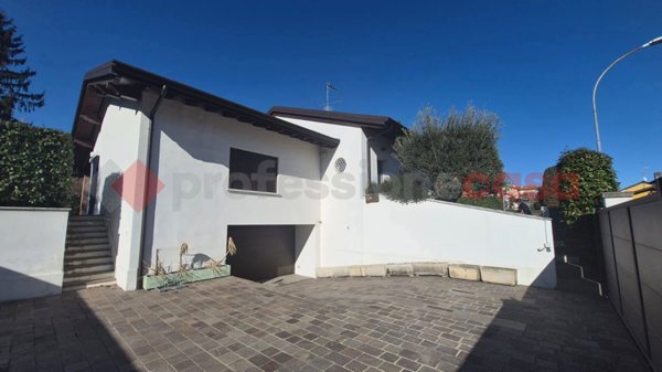 casa indipendente in vendita a Parabiago