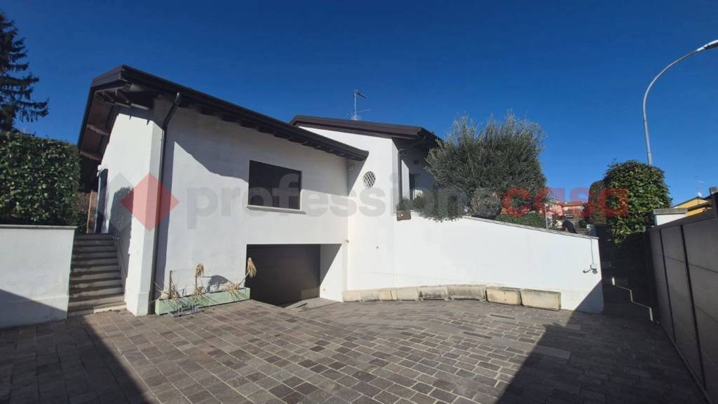 casa indipendente in vendita a Parabiago