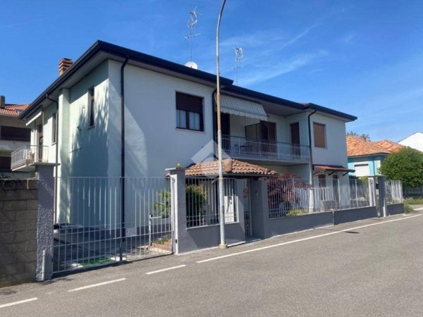 casa indipendente in vendita a Parabiago