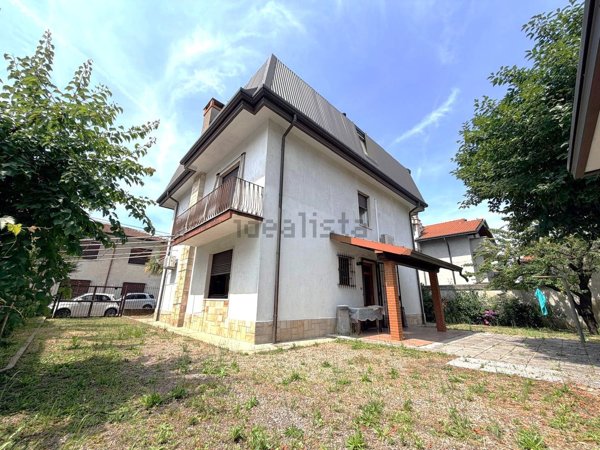 casa indipendente in vendita a Parabiago