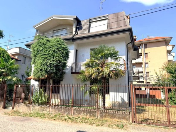 casa indipendente in vendita a Parabiago