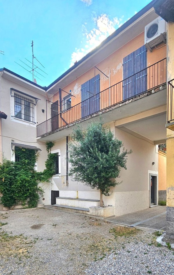 casa semindipendente in vendita a Parabiago