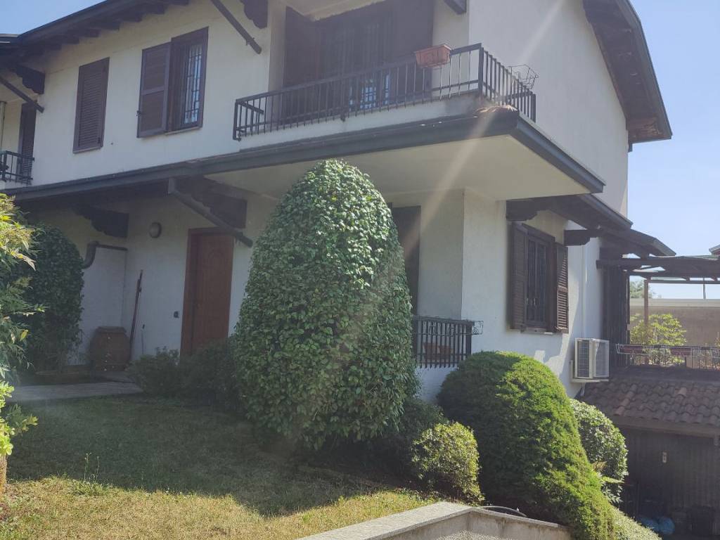 casa indipendente in vendita a Parabiago
