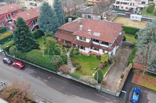 casa indipendente in vendita a Parabiago