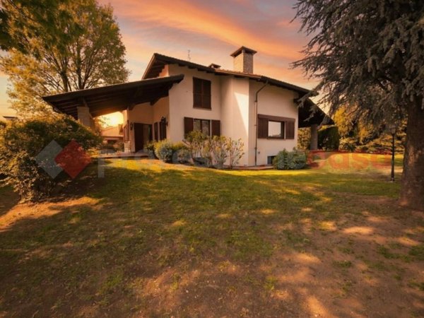 casa indipendente in vendita a Parabiago