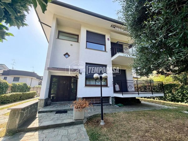 casa indipendente in vendita a Parabiago