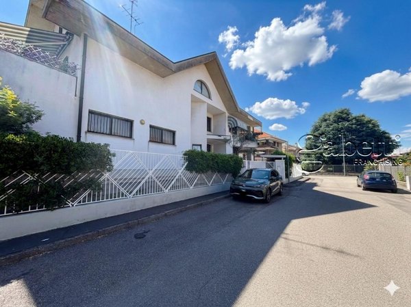casa indipendente in vendita a Parabiago