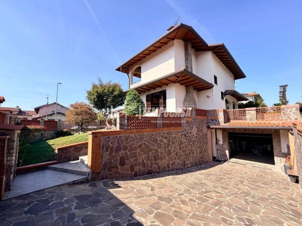 casa indipendente in vendita a Parabiago