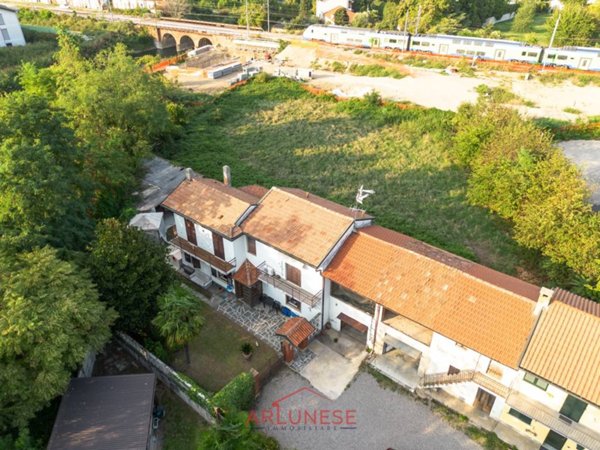 casa indipendente in vendita a Parabiago