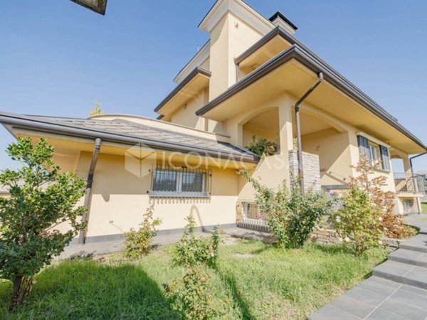 casa indipendente in vendita a Parabiago