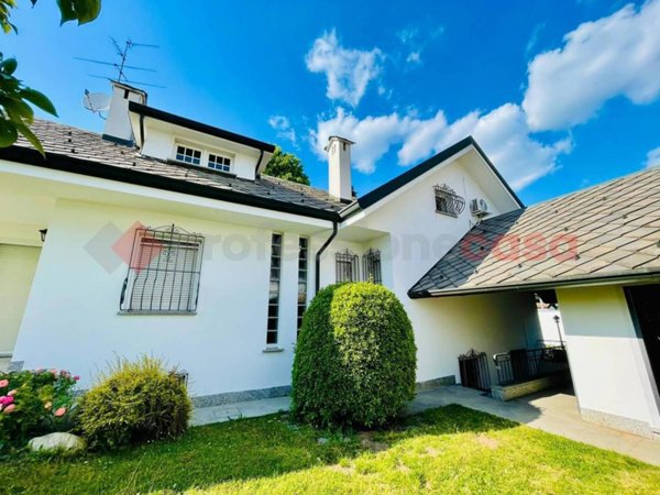 casa indipendente in vendita a Parabiago