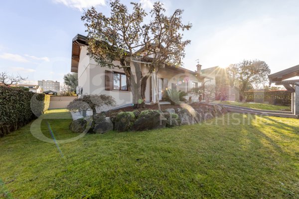 casa indipendente in vendita a Parabiago