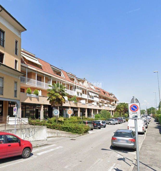 negozio in vendita a Paullo in zona Paullo Centro