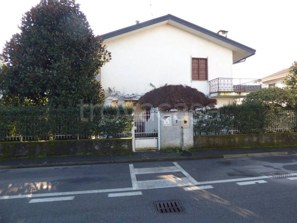 casa indipendente in vendita a Paullo