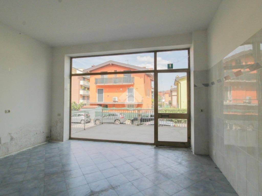 negozio in vendita a Paullo