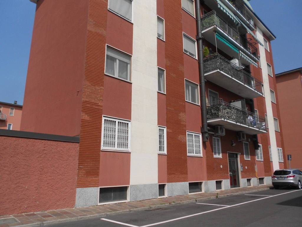 appartamento in vendita a Paullo in zona Paullo Centro
