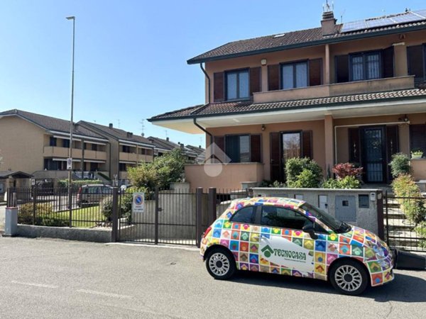 casa indipendente in vendita a Paullo in zona Paullo Centro