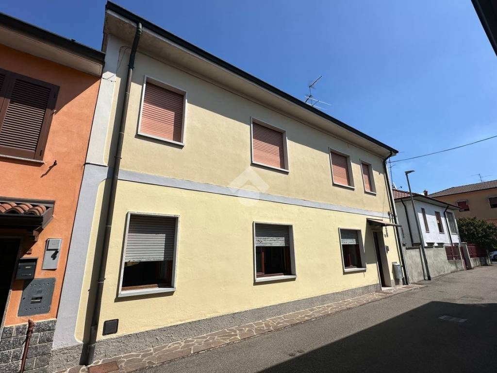 casa indipendente in vendita a Paullo in zona Paullo Centro