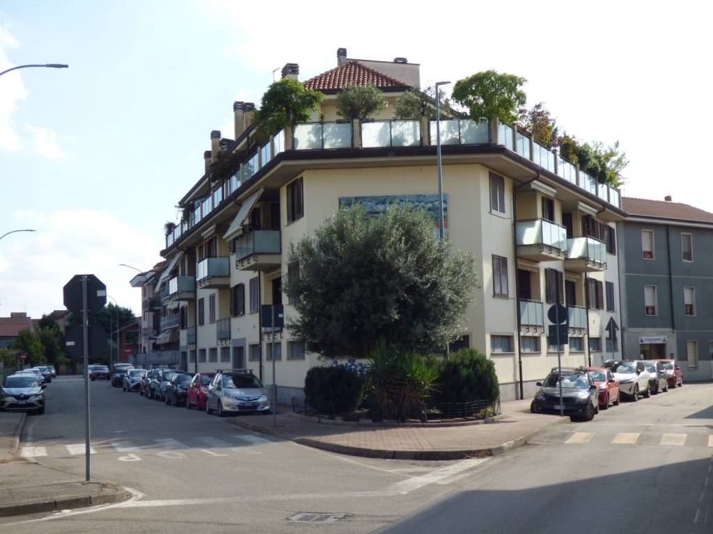 appartamento in vendita a Paullo in zona Paullo Centro
