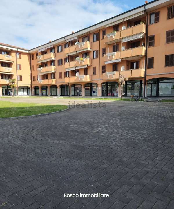 negozio in vendita a Paullo