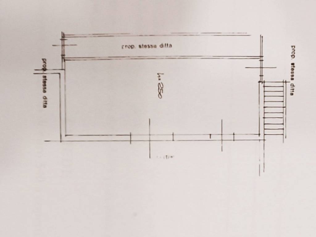 locale commerciale in vendita a Paullo