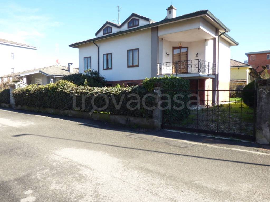 casa indipendente in vendita a Paullo in zona Paullo Centro