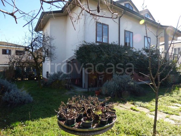 casa indipendente in vendita a Paullo in zona Paullo Centro