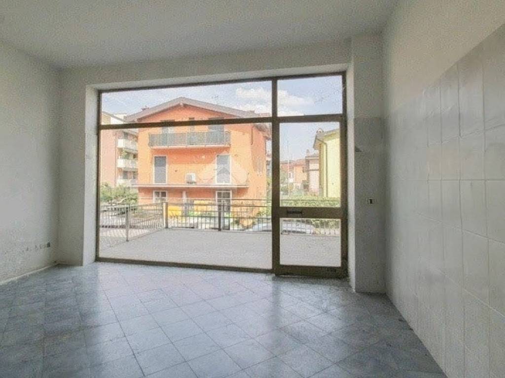 negozio in vendita a Paullo