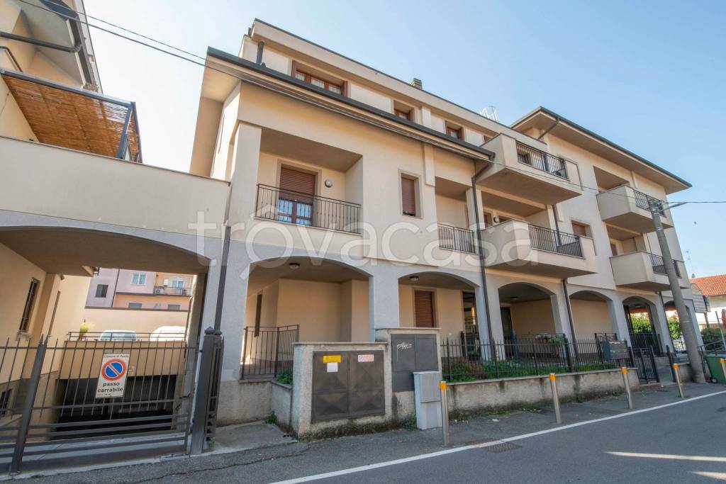 appartamento in vendita a Paullo in zona Paullo Centro