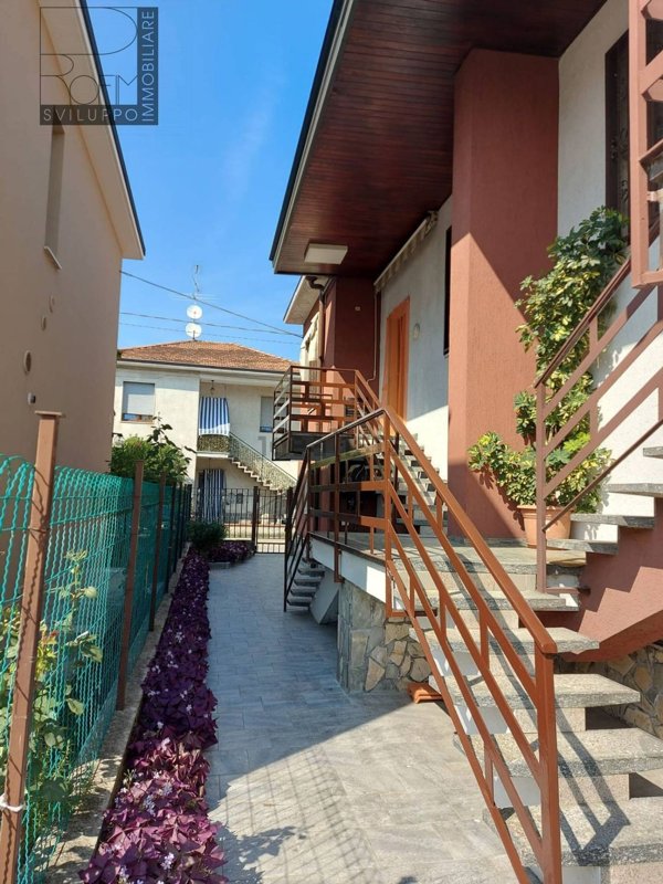 casa indipendente in vendita a Paullo in zona Paullo Centro