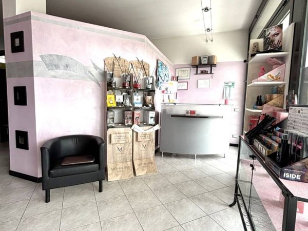 negozio in vendita a Paullo