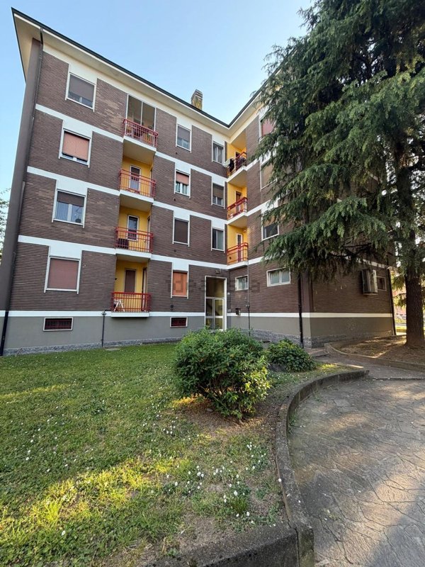 appartamento in vendita a Paullo in zona Paullo Centro