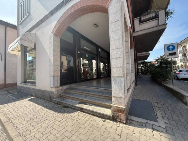 negozio in vendita a Paullo in zona Paullo Centro