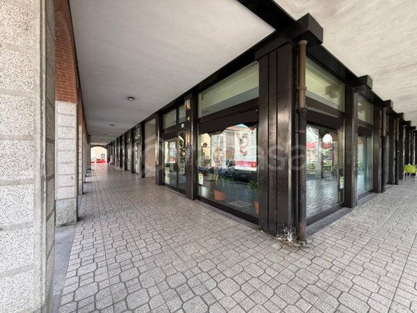 negozio in vendita a Paullo in zona Paullo Centro
