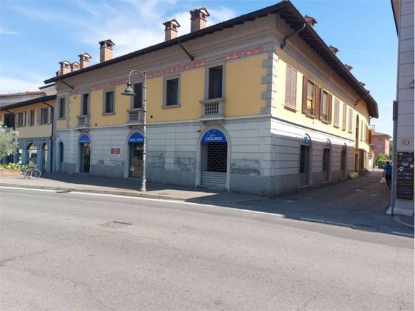 negozio in vendita a Paullo in zona Paullo Centro